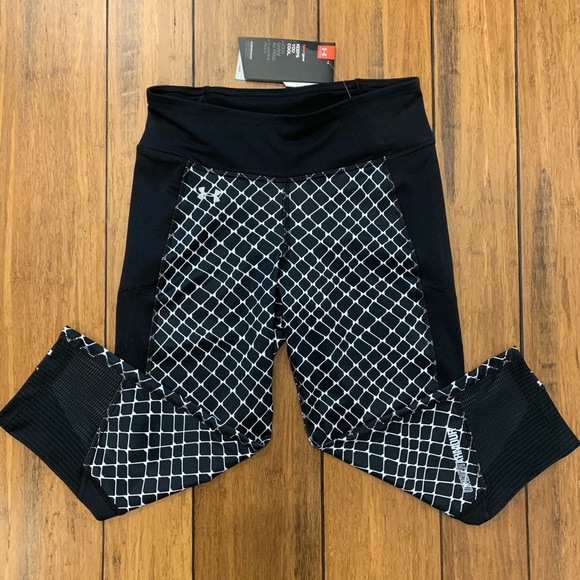 NWT UA Fly By Capri Legging - Picture 2 of 8